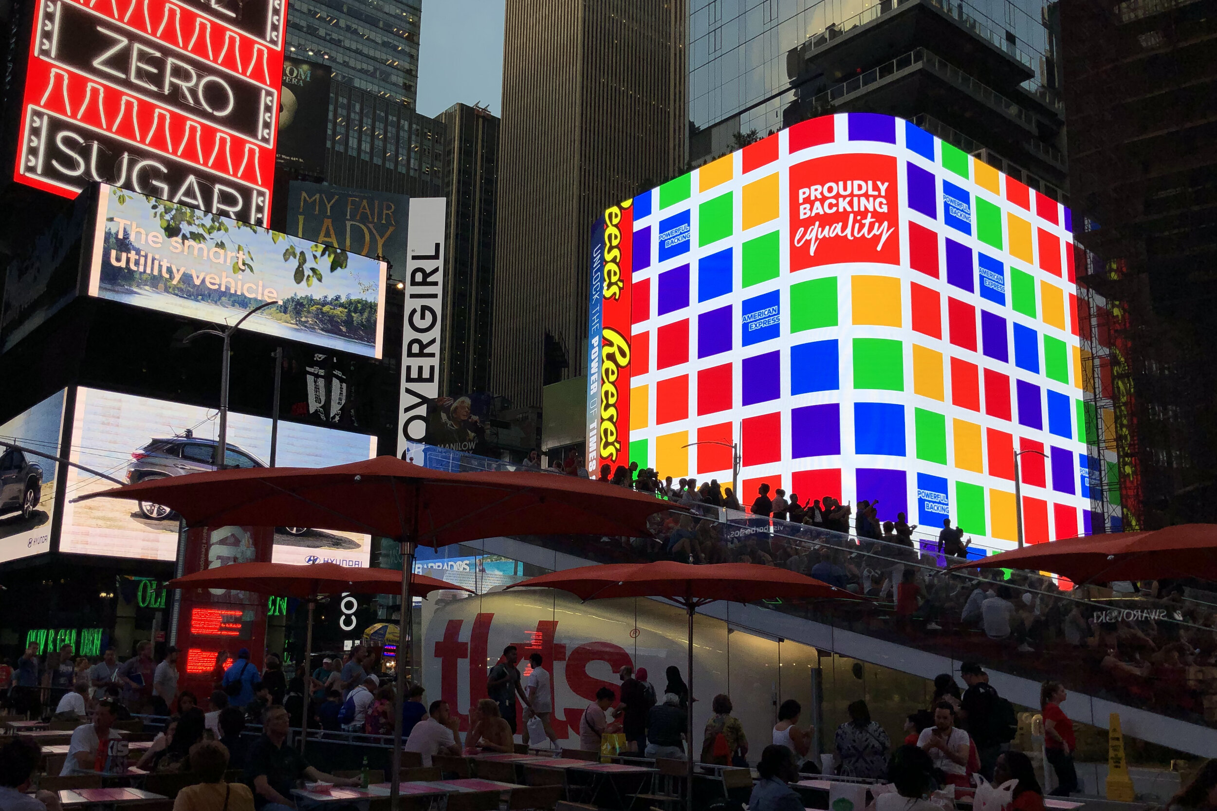 amex_pride_timessquare_animation_03-1